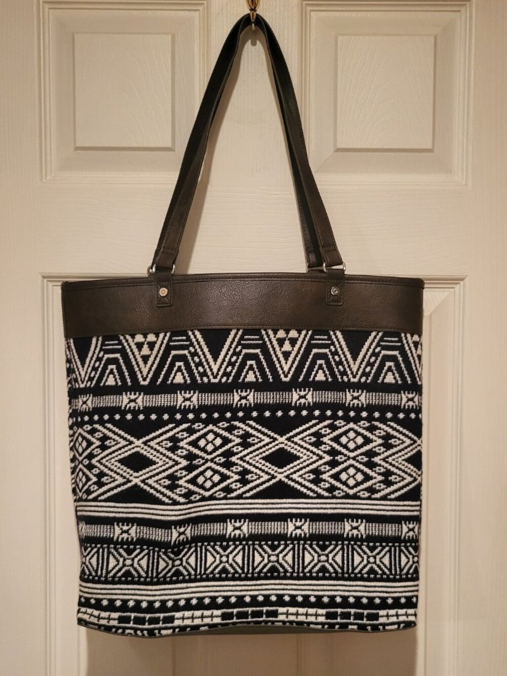 Thirty-One Reversible Tote in the Rio weave pattern